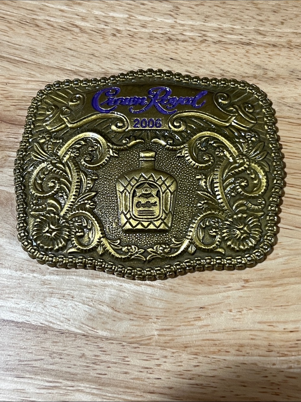 2006 Decorative brass crown royal vintage belt buckle z16
